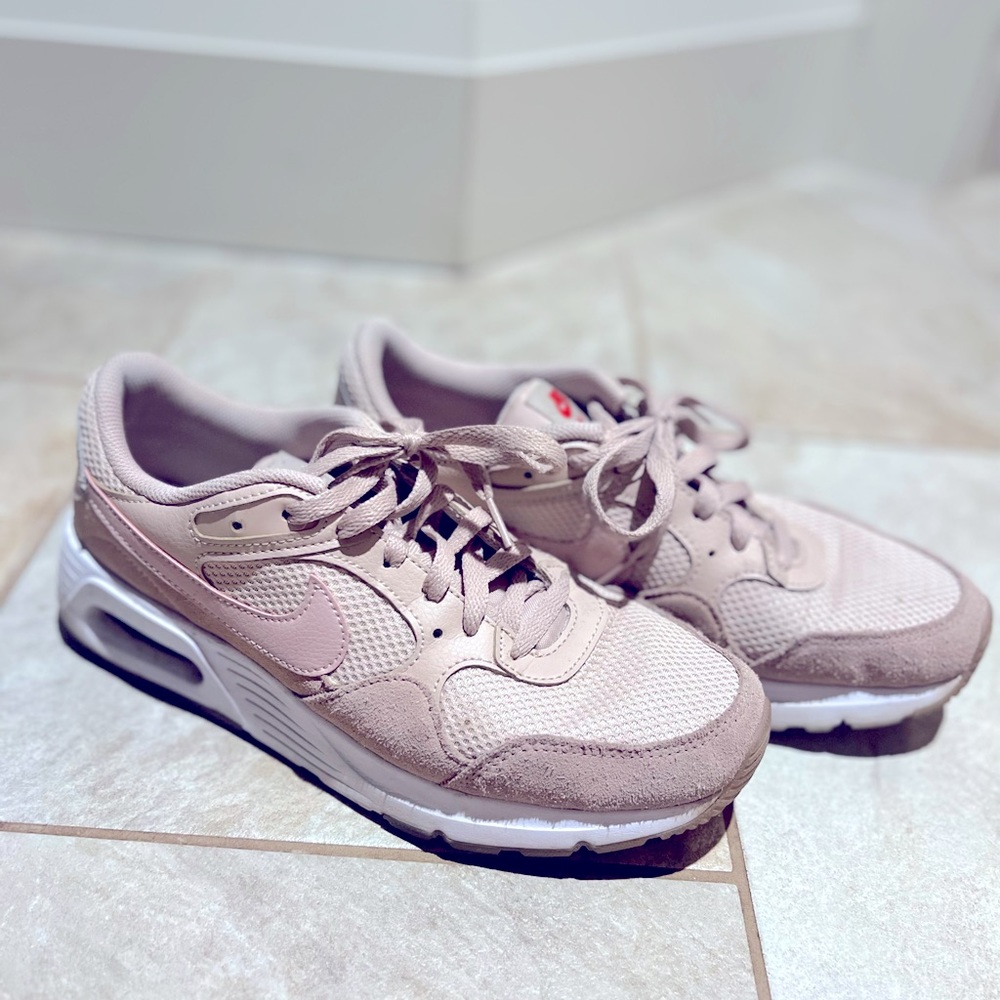 Women’s Nike Max Shoes - Like New